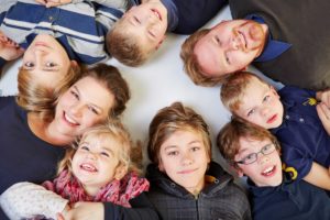 Bild von kinderreicher Familie