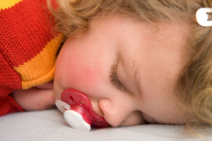 Bild Kind Nuckel abgewöhnen