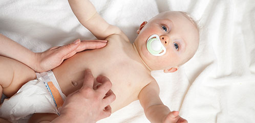 Bild eines Babys mit Koliken